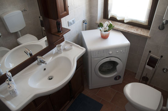 Bagno con lavatrice